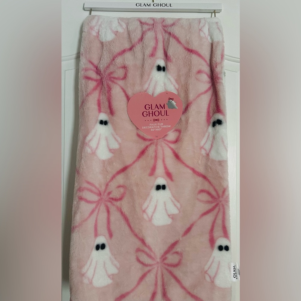 Glam Ghoul 🎀 Pink Bow Ghost Blanket Throw Faux Rabbit Fur 50 x 60 NWT